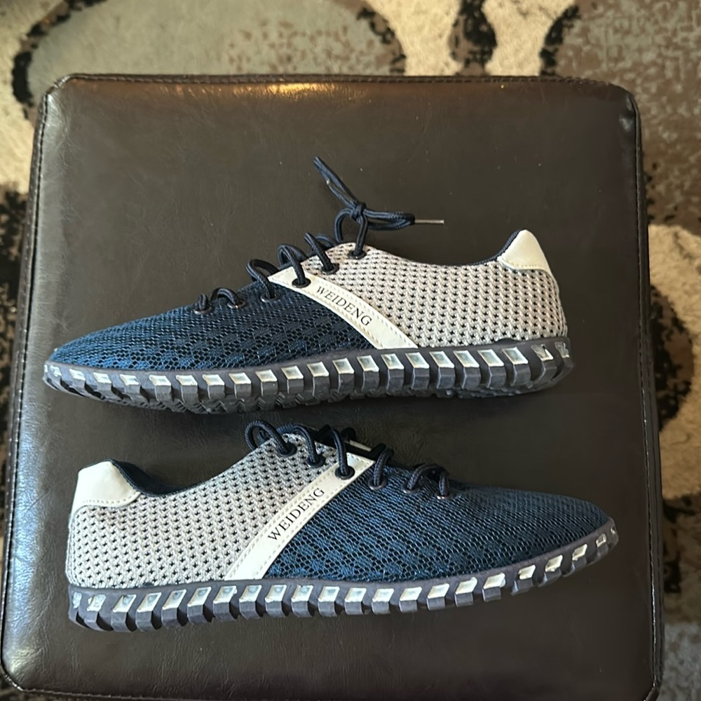 Size 9 knit blue and grey fashion shoes